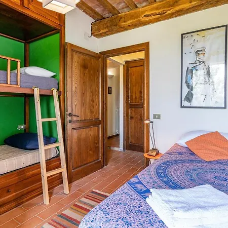Casa vacanze Lovely In With Kitchen
