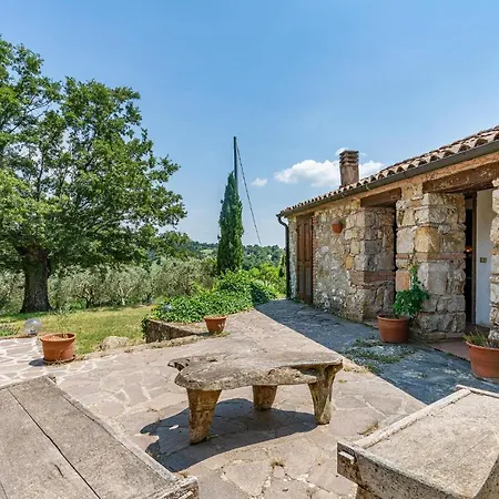 Casa vacanze Lovely In With Kitchen