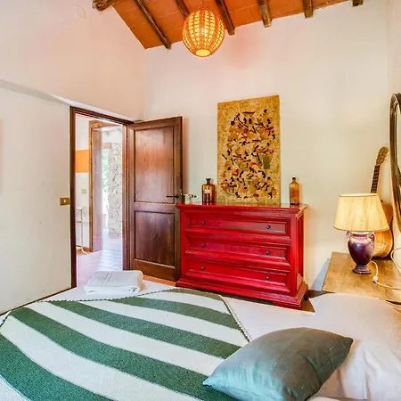 Casa vacanze Lovely In With Kitchen
